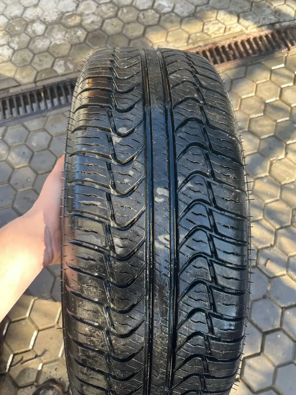 Продам 2 шт R16 - откатал 1 сезон - Шины и диски (Авто) в Саратов