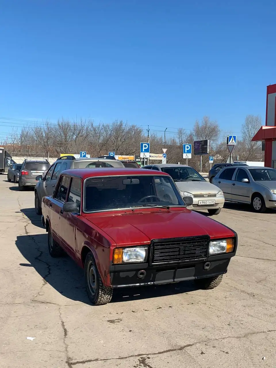 ВАЗ 2107 2007 года, инжектор, с сигнализацией, новыми фарами, зимней резиной, капитальным ремонтом двигателя и перебранной подвеской - Легковые автомобили (Авто) в Саратов