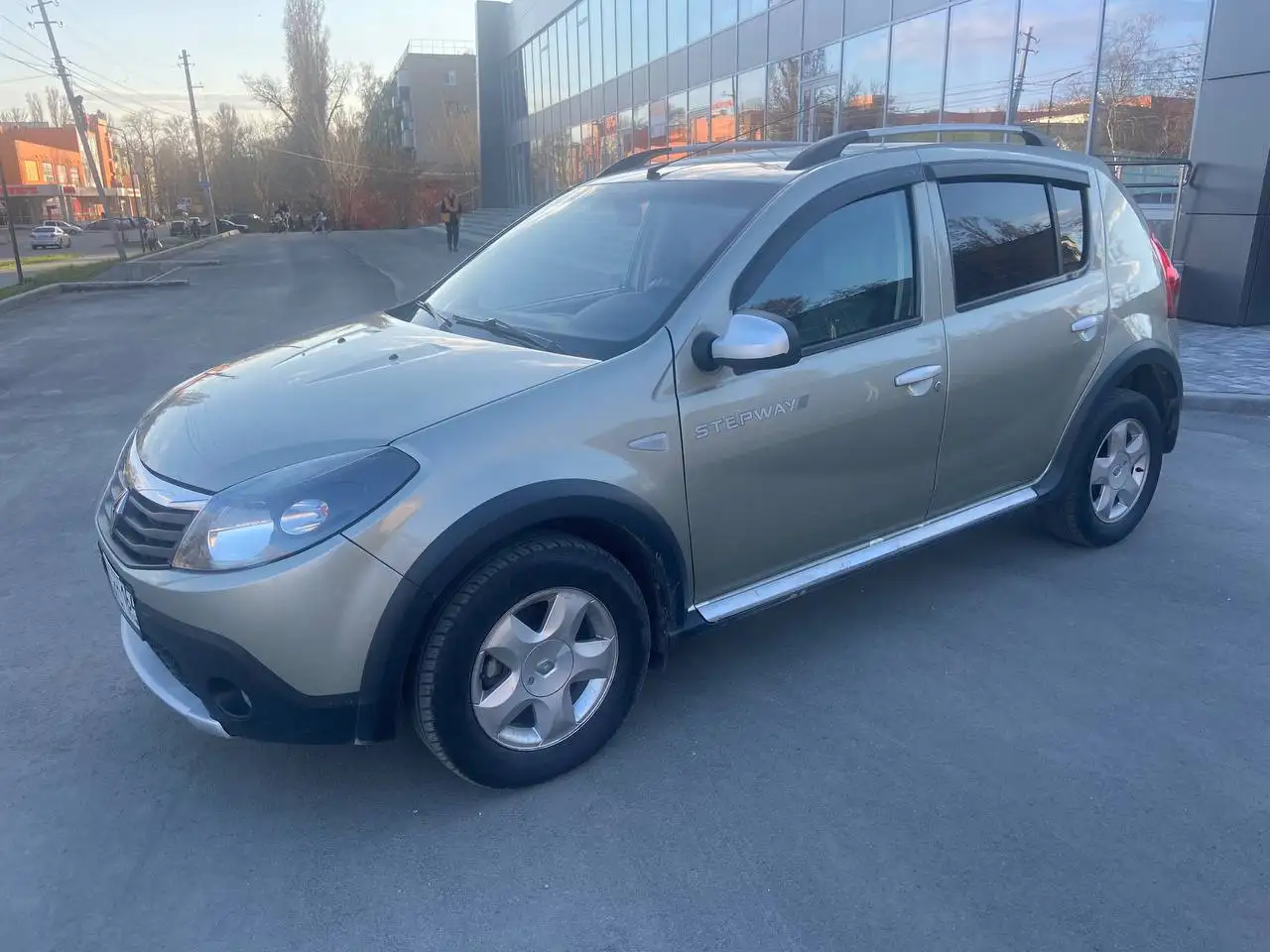 Продажа автомобиля Сандеро Степвей 2014 года - Авто в Саратов