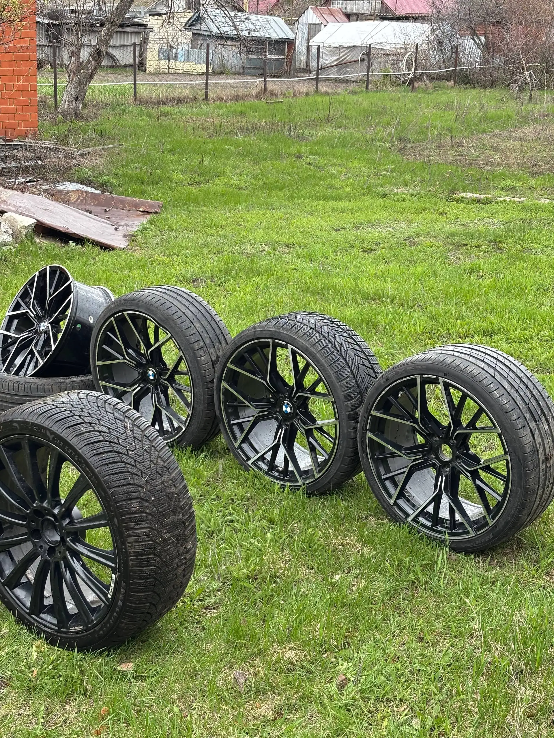 Продажа дисков AMG и M5 с резиной, капот с дефектом - Запчасти (Авто) в Саратов