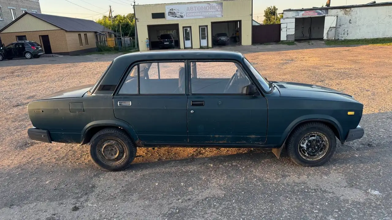 Б/у автомобиль 2005 года - Легковые автомобили (Авто) в Саратов