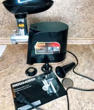 Продается мясорубка Редмонд RMG-1224 б/у - Кухонная техника (Электроника) в Улан-Удэ