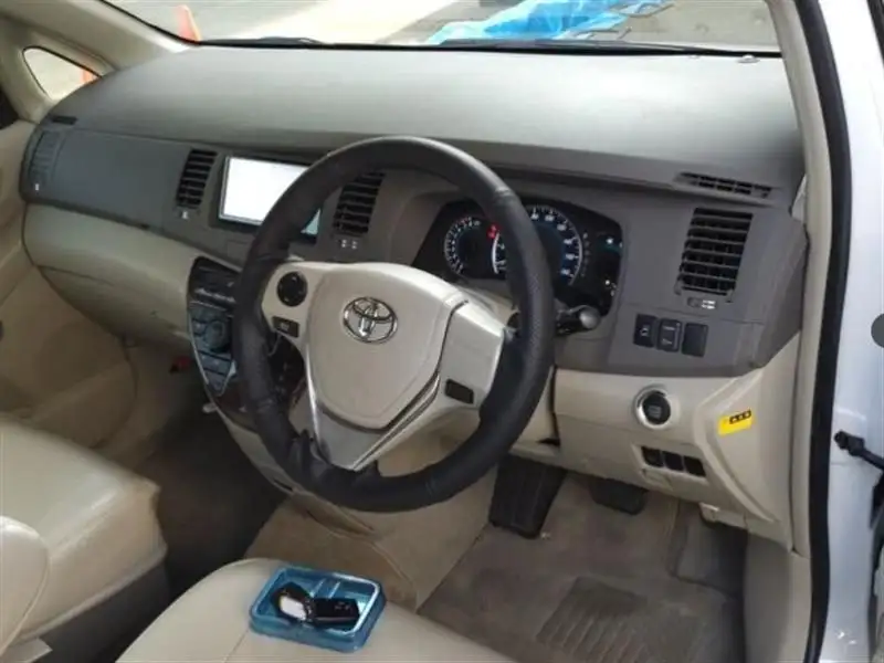 Toyota Isis 2015 G в Японии с доставкой в РФ - Авто в Улан-Удэ