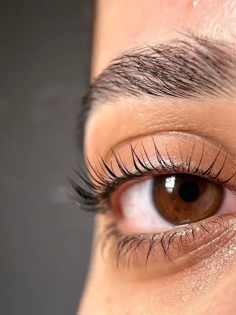 Услуги ламинирования ресниц и архитектуры бровей - Массаж и релаксация в Тюмень