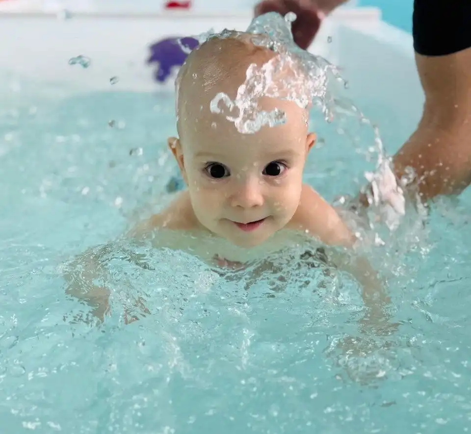 Грудничковое плавание в АКВАЦЕНТРЕ "Малыш'ОК" - Детские услуги (Услуги) в Тюмень
