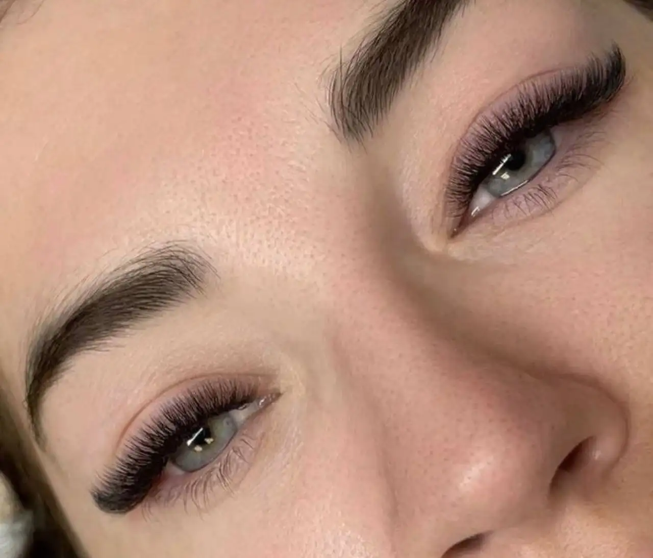 Услуги по наращиванию/ламинированию ресниц и коррекции бровей - Красота и здоровье (Услуги) в Тюмень