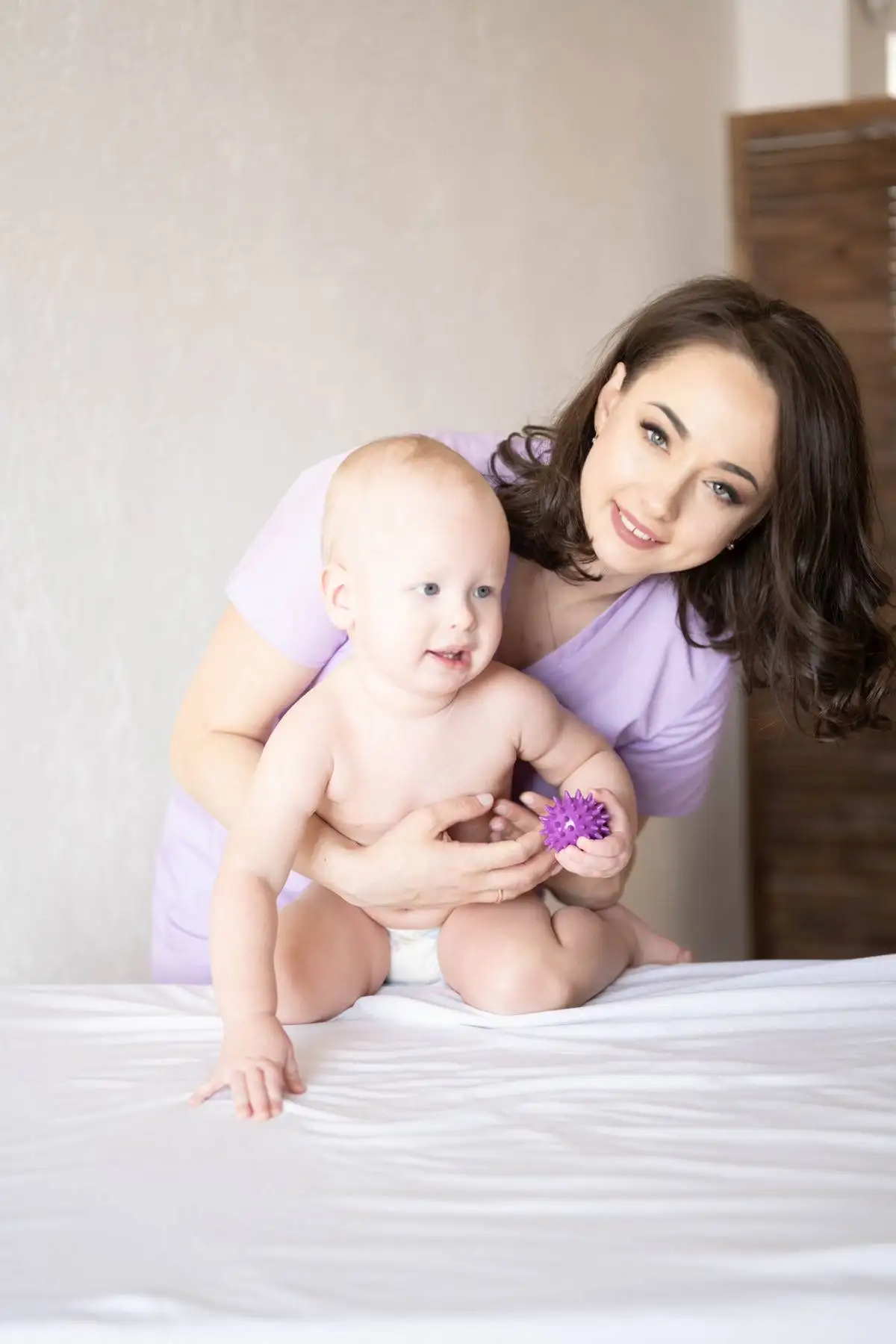 Детский массаж и физическая терапия для детей от 3 месяцев до 14 лет - Медицинские услуги (Услуги) в Тюмень