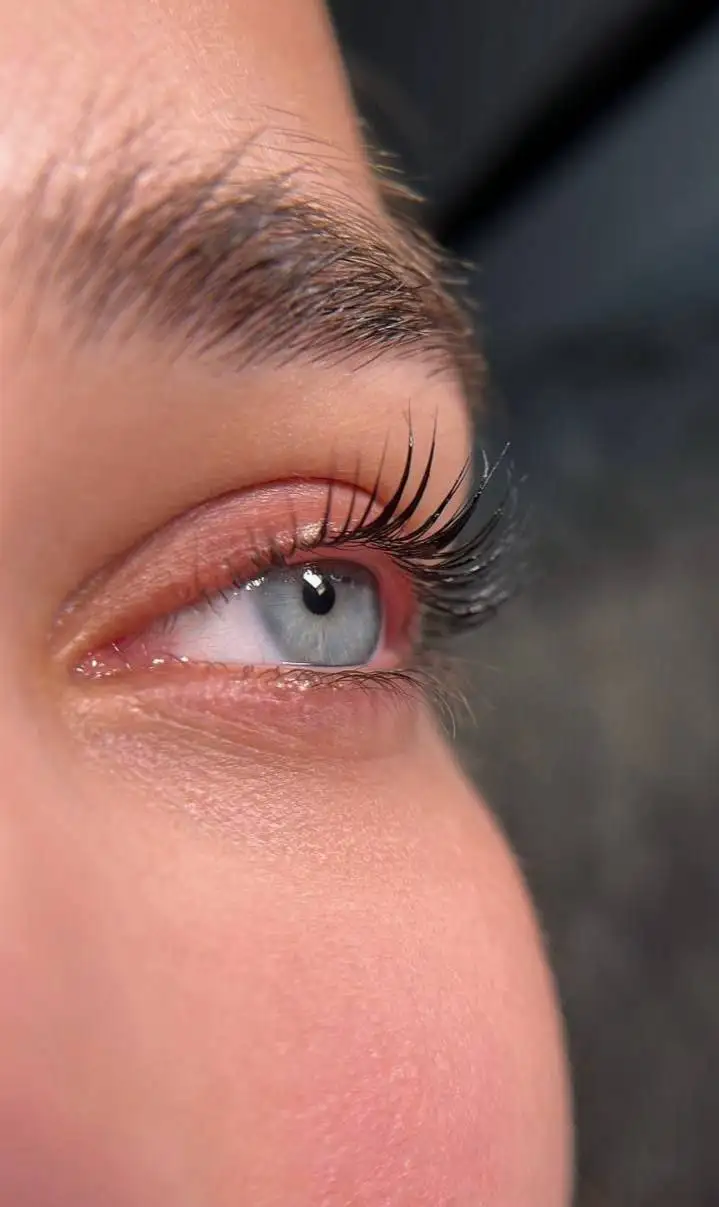 Услуги ламинирования ресниц и окрашивания бровей в Тюмени - Красота (Услуги) в Тюмень