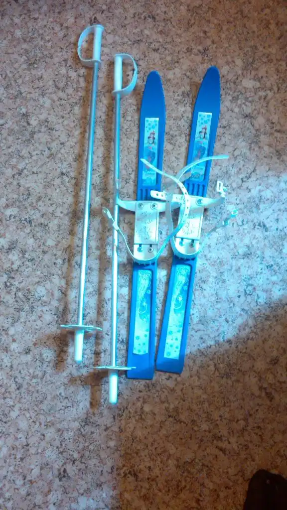 Детские лыжи с палками