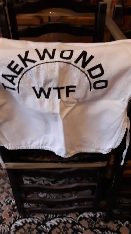 Продам костюм кимоно для ребенка 5-7 лет