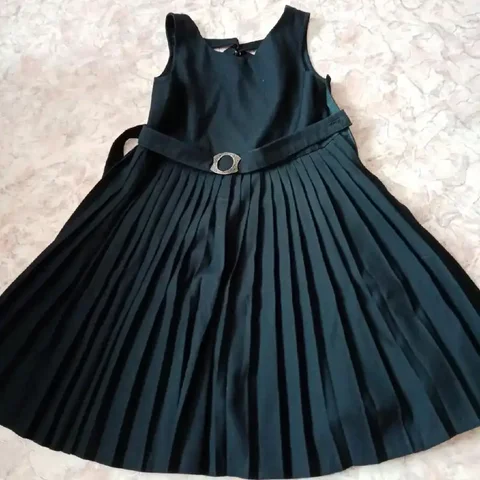 Сарафан школьный б/у - Украшения в Воронеж