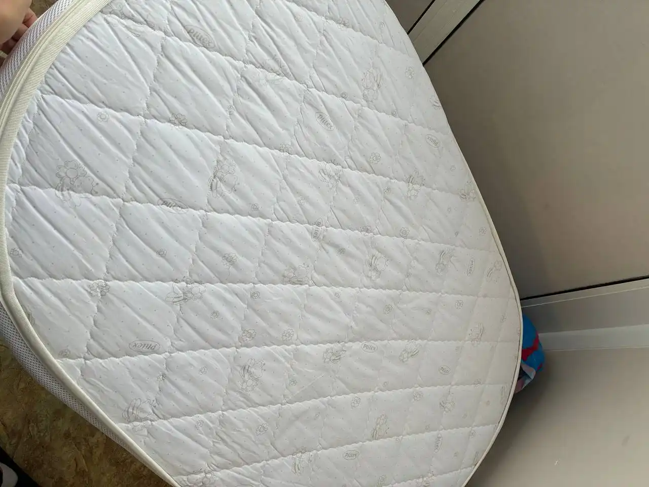 Детский матрас в овальную кроватку с комплектом