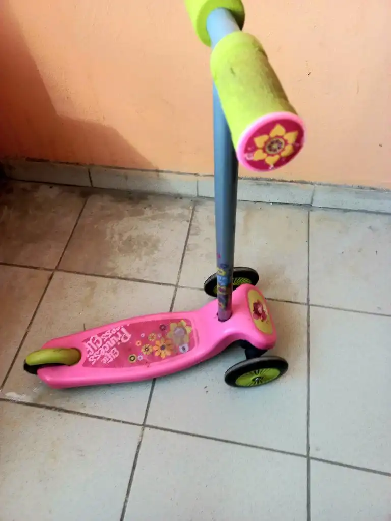 Продам детский самокат б/у