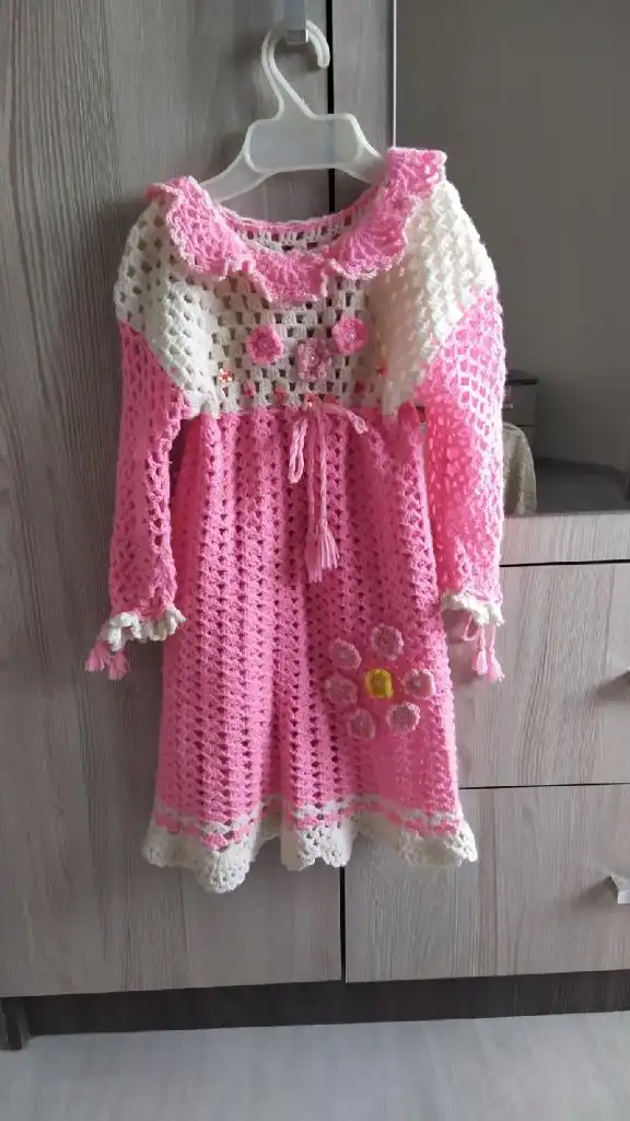 Детское вязаное платье крючком