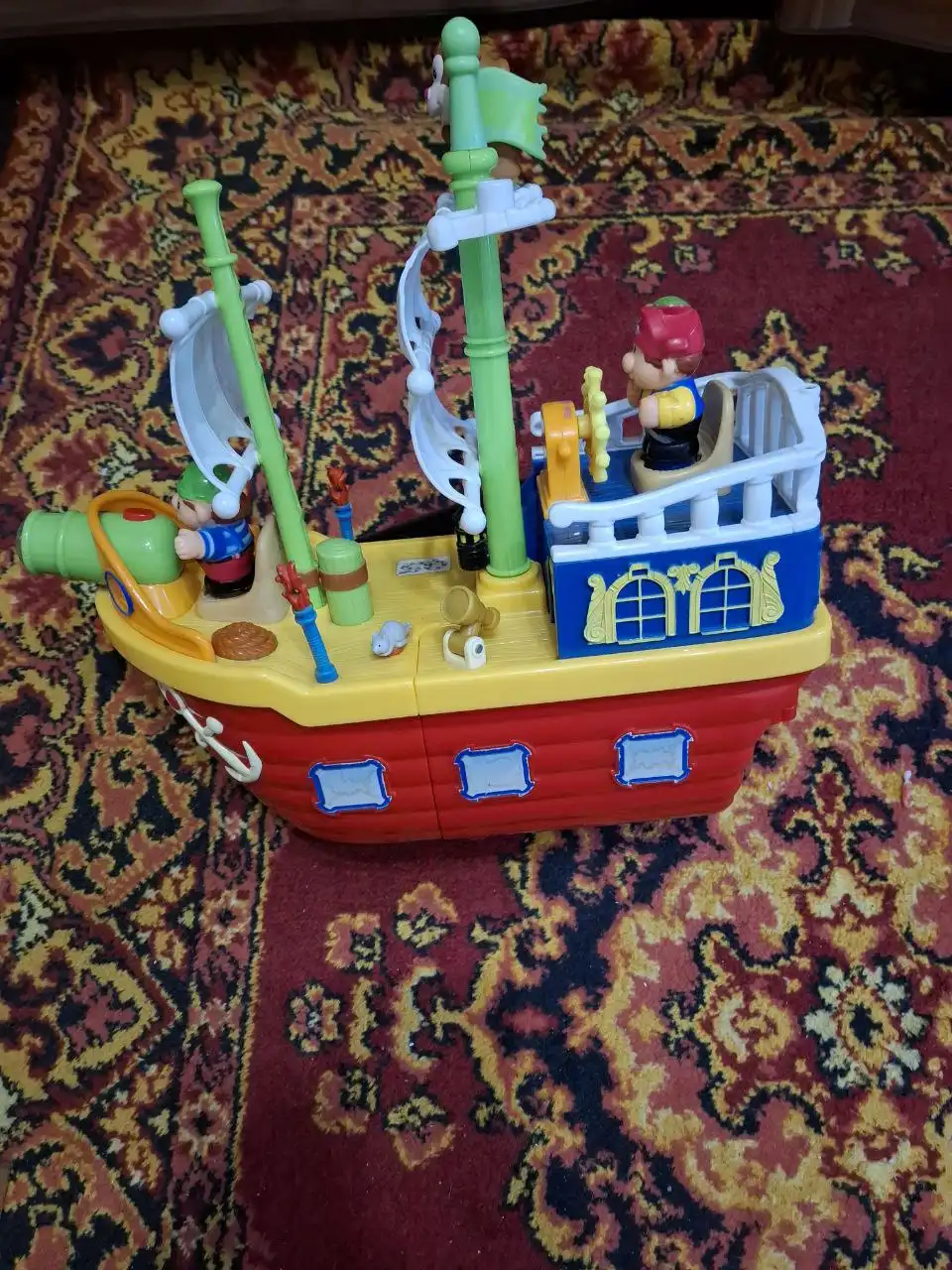 Большой игровой корабль с пиратами для детей