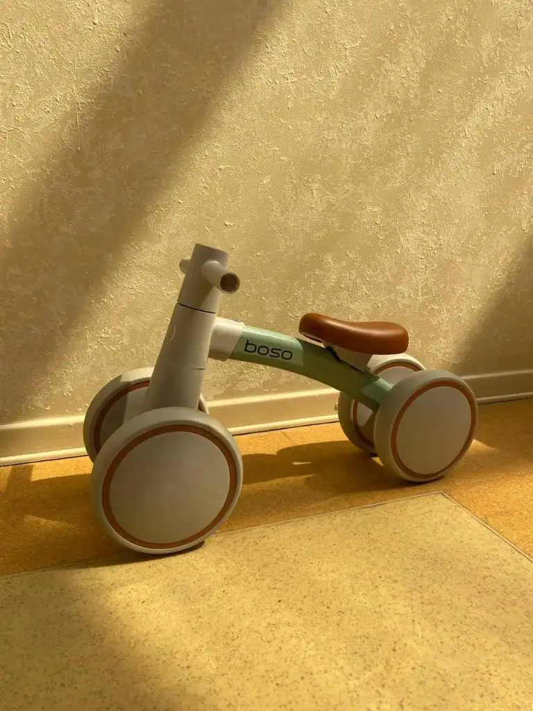 Детский балансировочный велосипед Boso б/у