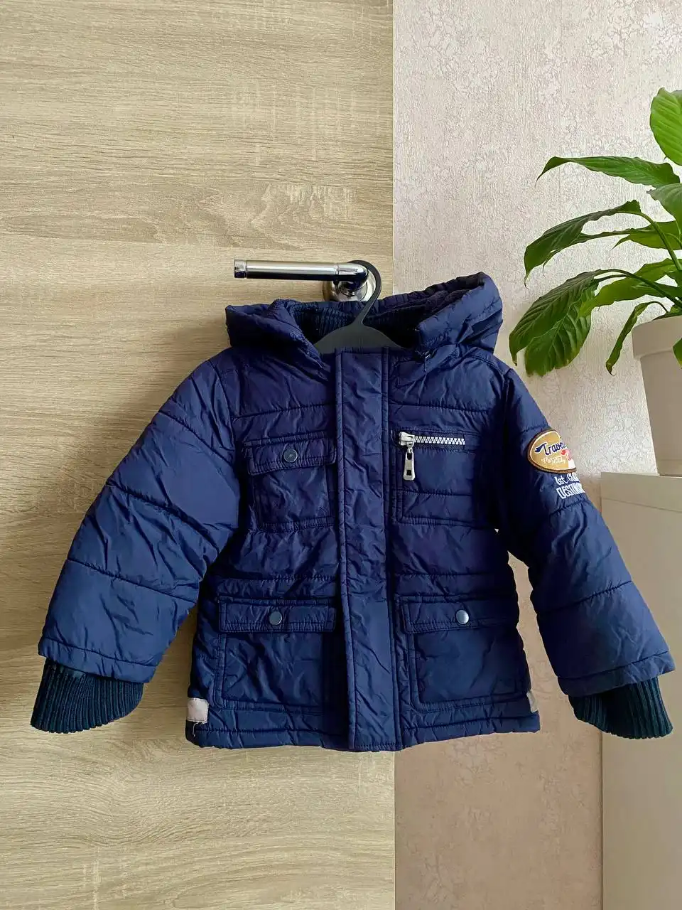 Детская одежда для мальчика: зимние комбинезоны и демисезонная куртка