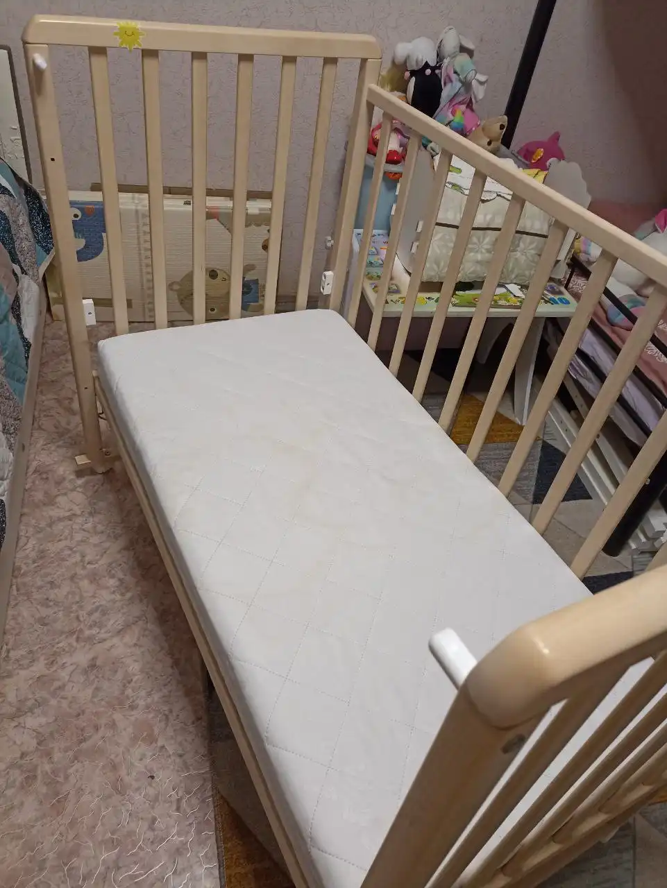 Кроватка детская с матрасом и постельным бельем