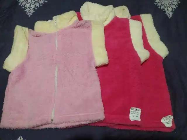 Безрукавки новые с двухсторонней махрой