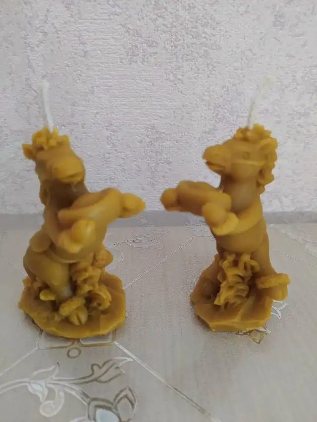 Свеча 'Лошадь' из натурального воска ручной работы