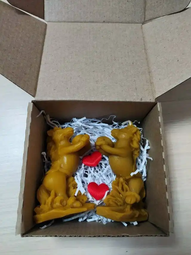 Свеча 'Лошадь' из натурального воска ручной работы