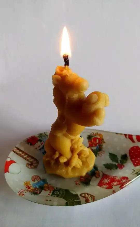 Свеча 'Лошадь' из натурального воска ручной работы