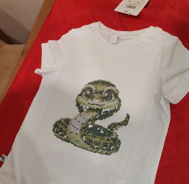 Продам новую футболку Acoola с ручной вышивкой стразами, размер 116 - Одежда в Воронеж