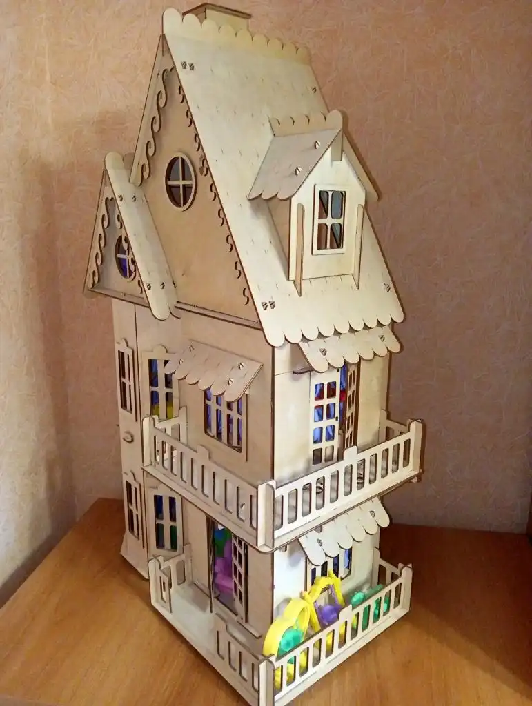Детский домик из фанеры с мебелью и куклами