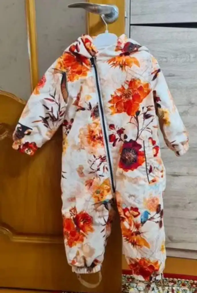 Продам демисезонный комбинезон для девочек