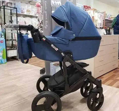 Продам коляску 2в1 б/у с дополнительными детскими вещами - частное объявление в Воронеж