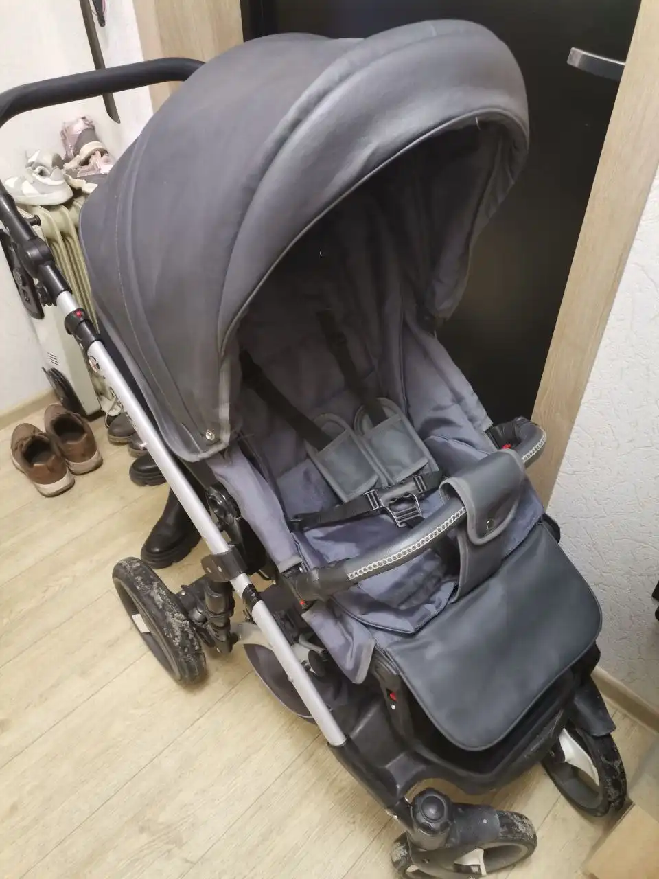 Продам коляску Lonex 3 в 1