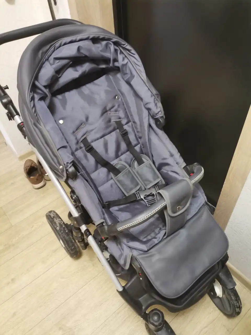 Продам коляску Lonex 3 в 1