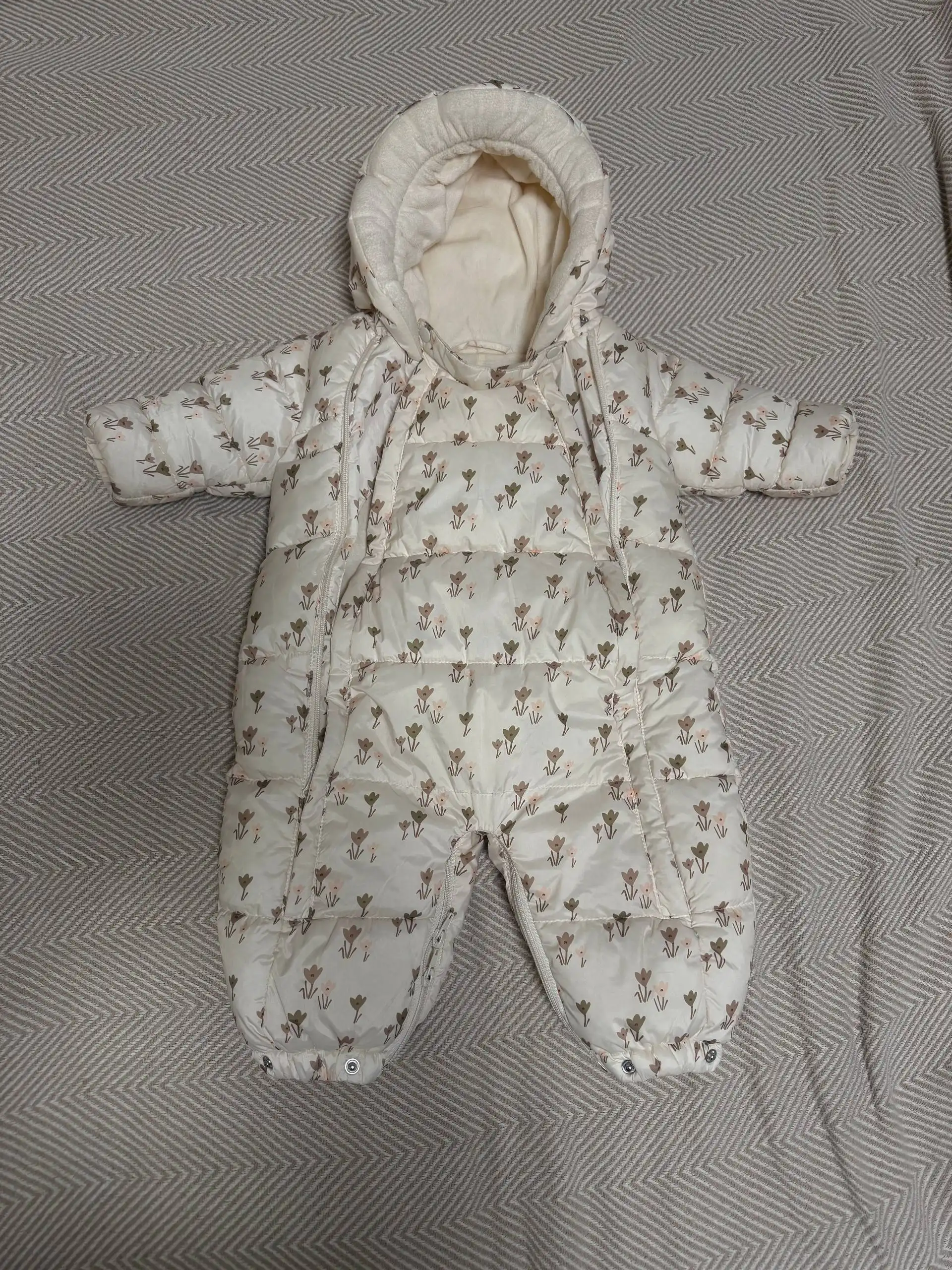 Продам детский комбинезон 68 размера