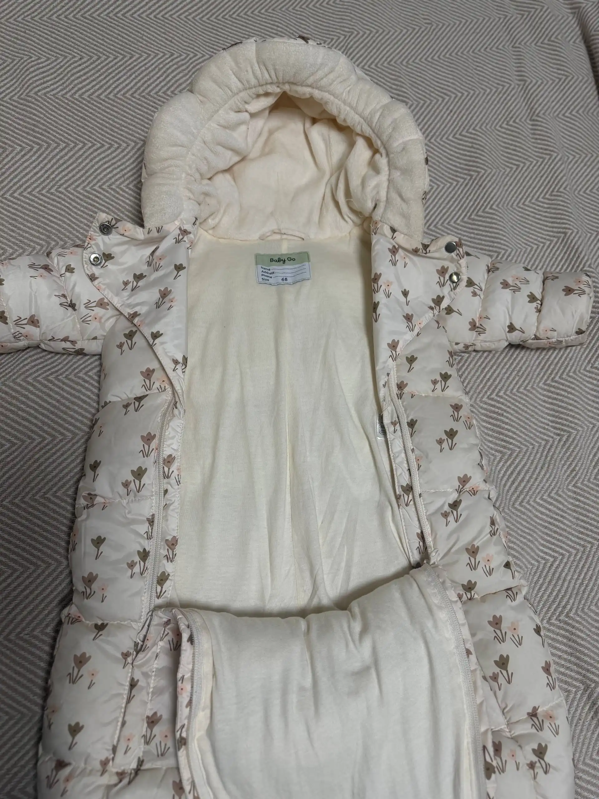 Продам зимний комбинезон Baby go 68 размер