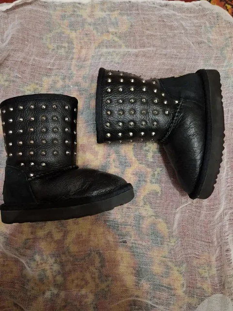 Детские угги в отличном состоянии - Парфюмерия в Воронеж