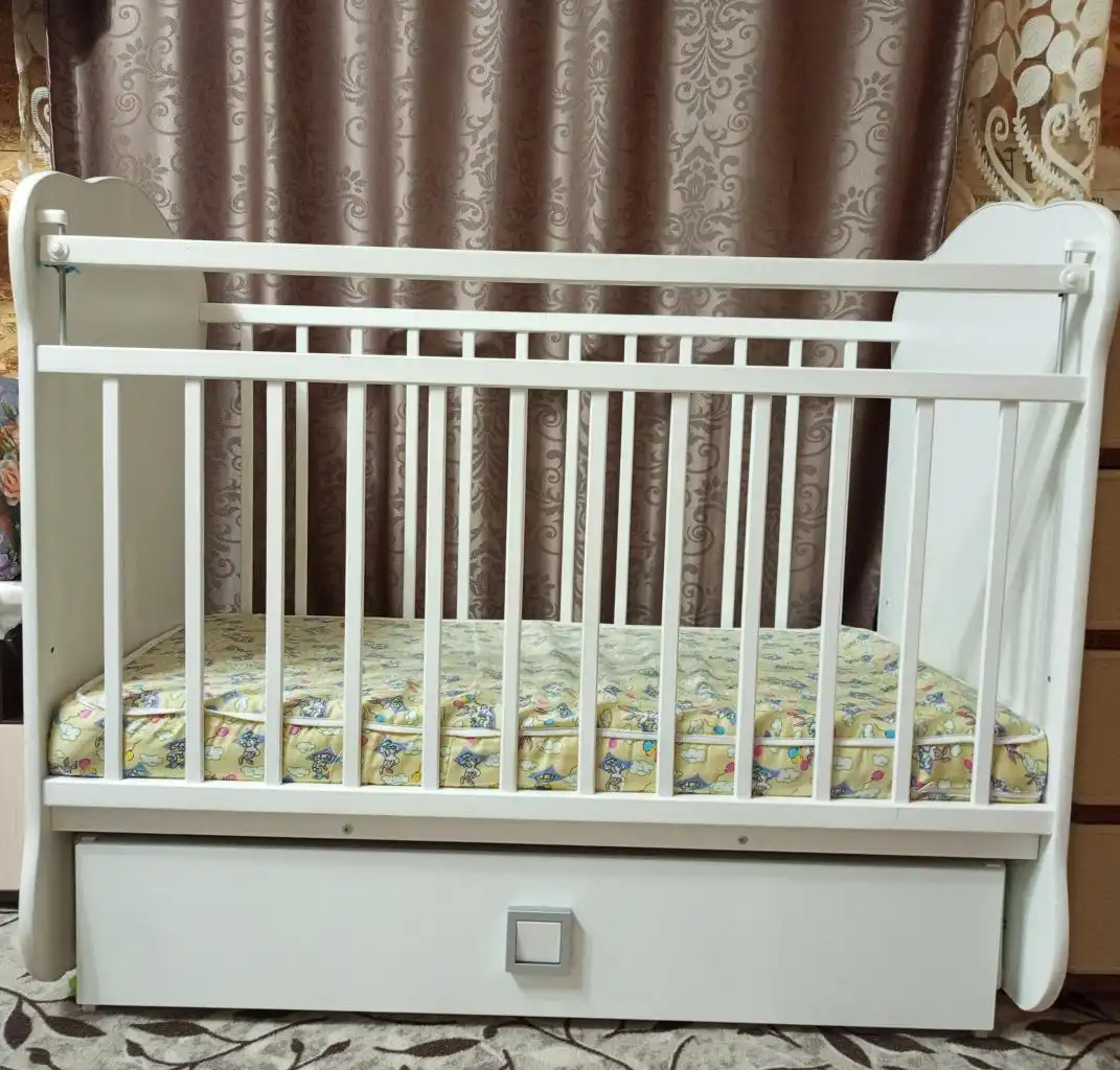 Детская кровать б/у с матрасом и дополнительными функциями - Детская мебель (Товары для детей) в Воронеж