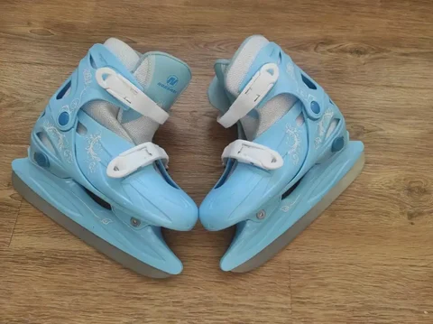 Коньки детские б/у - Хобби и отдых в Новая Усмань
