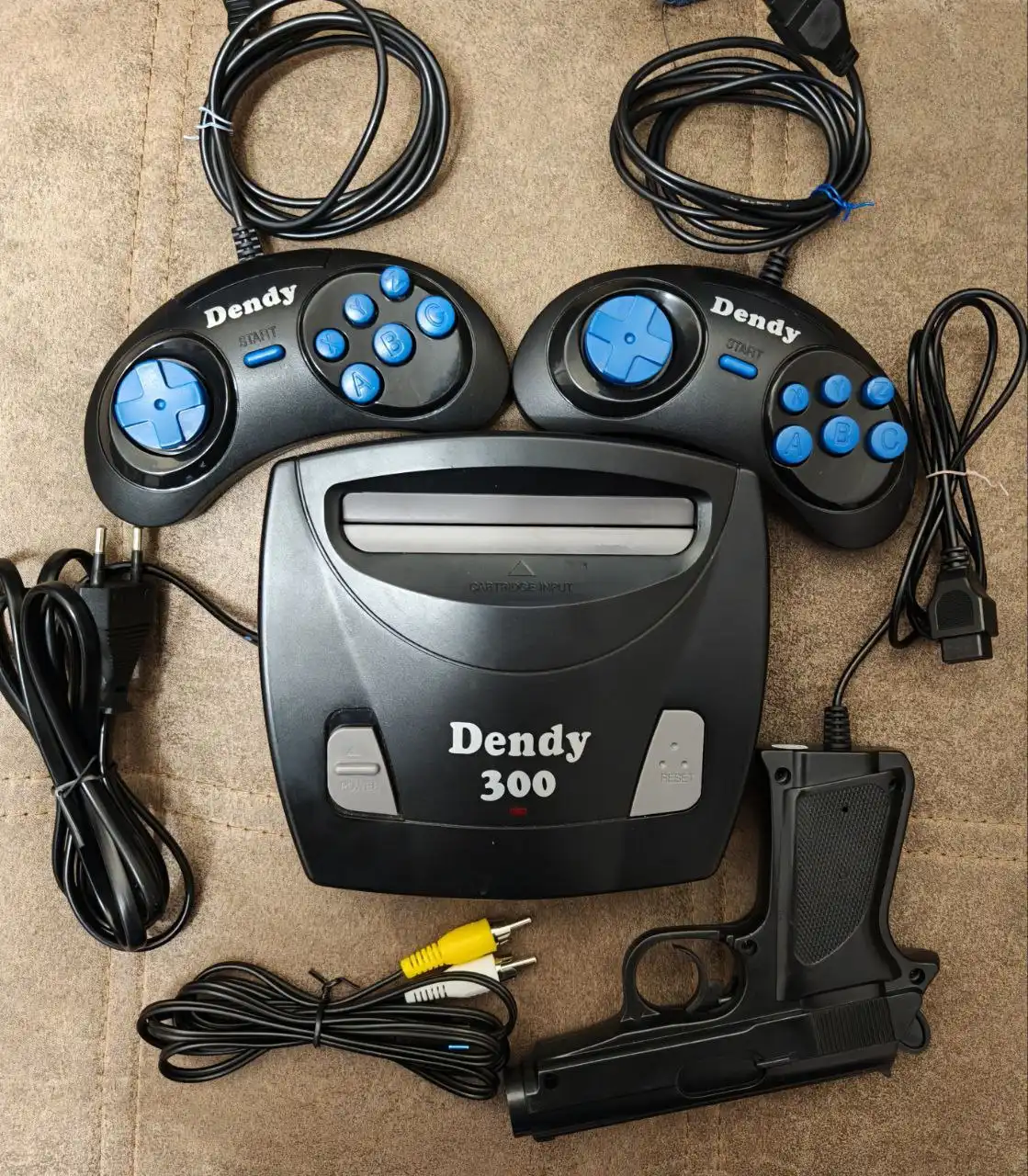 Продается игровая приставка Денди с пистолетом