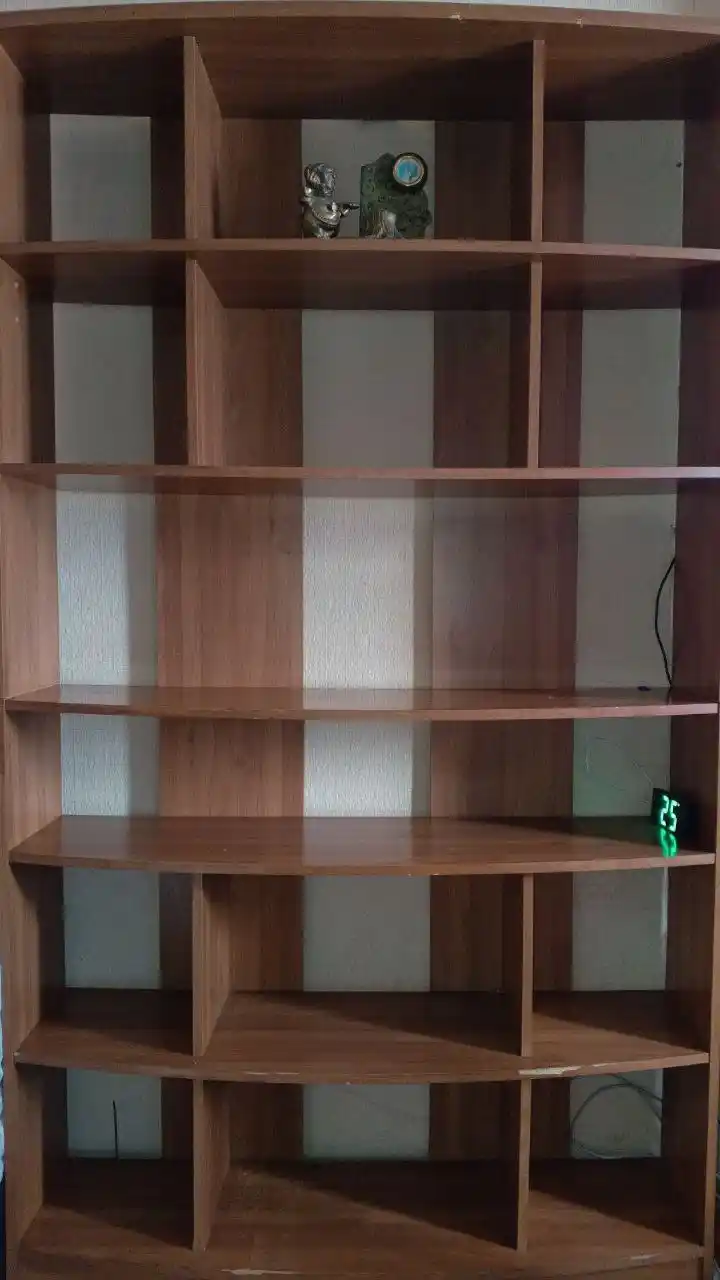 Продам книжную полку б/у