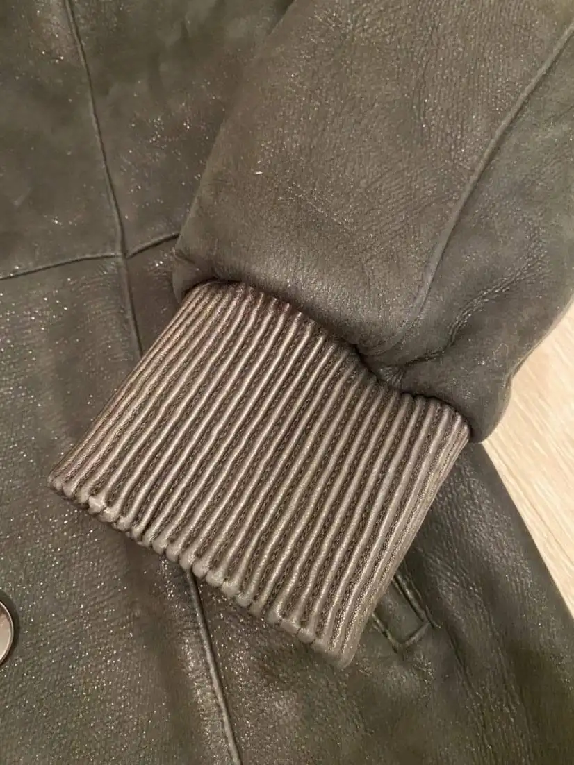 Продам дубленку натуральную с капюшоном