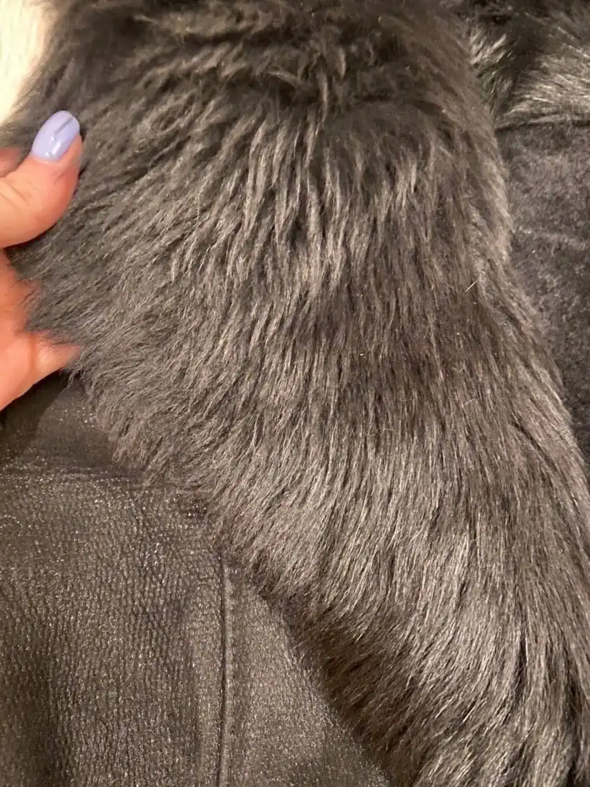 Продам дубленку натуральную с капюшоном