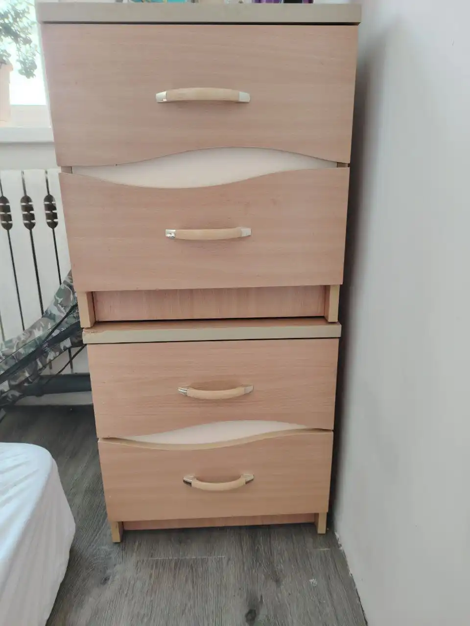 Прикроватные тумбы