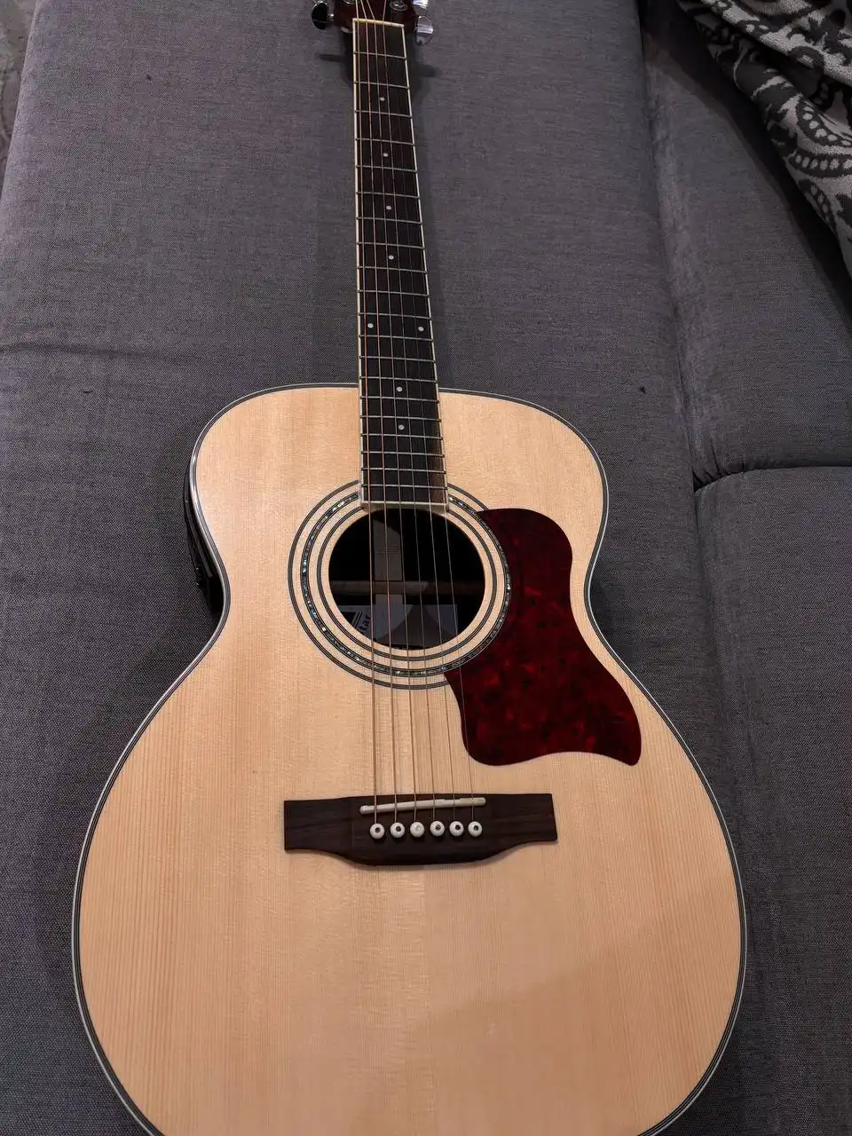 Продам гитару отличного состояния - Музыкальные инструменты (Хобби и отдых) в Чита