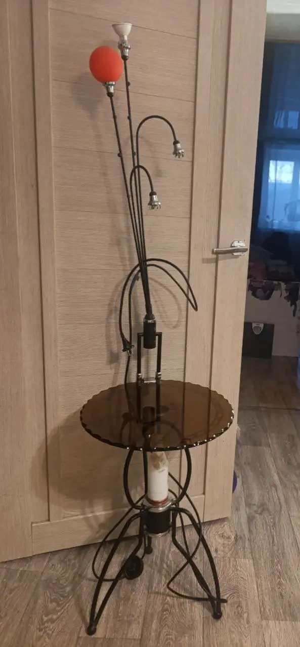 Стеклянный стол со светильником - Мебель (Барахолка) в Чита