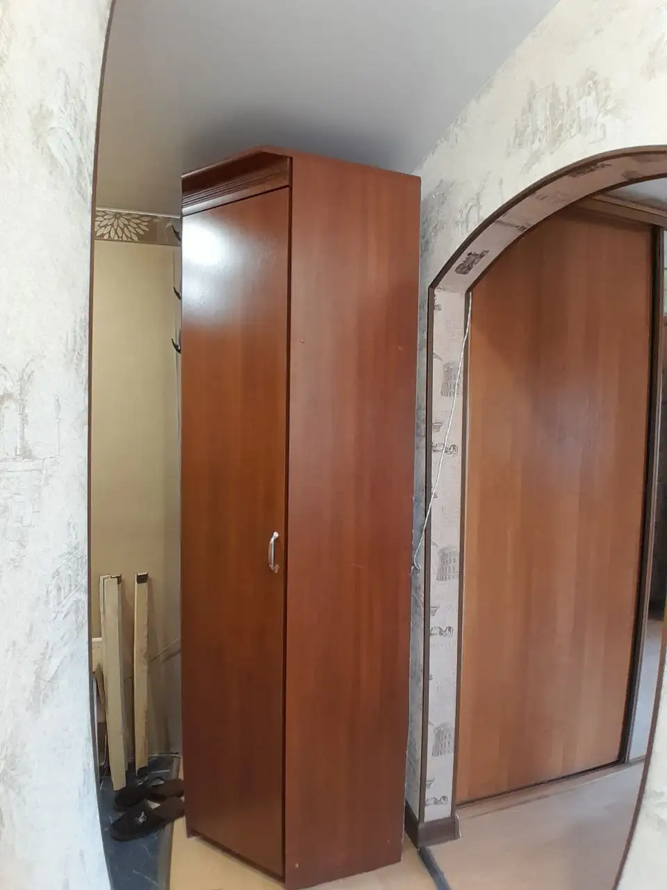 Угловой шифоньер б/у в хорошем состоянии - Мебель (Барахолка) в Чита