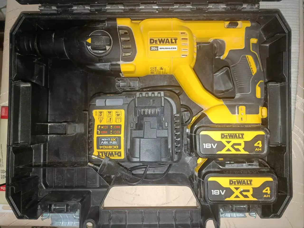 Перфоратор DEWALT безщеточный б/у - Строительное оборудование (Оборудование) в Ростов-на-Дону