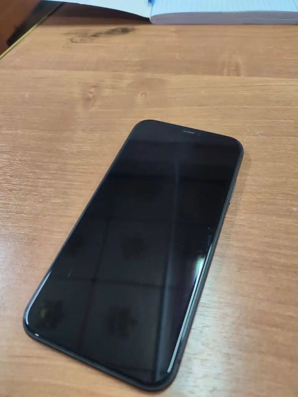 Продам Айфон 11