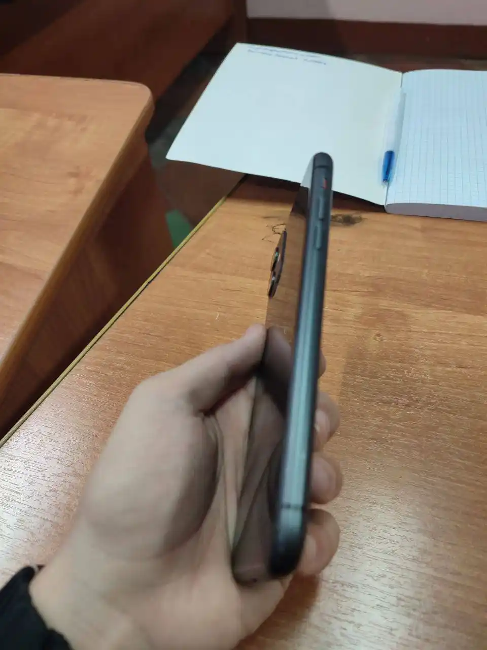 Продам Айфон 11