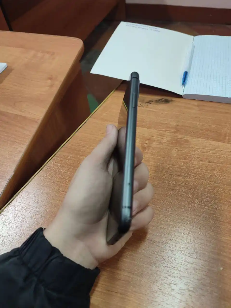 Продам Айфон 11