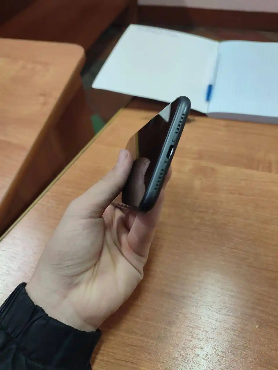 Продам Айфон 11